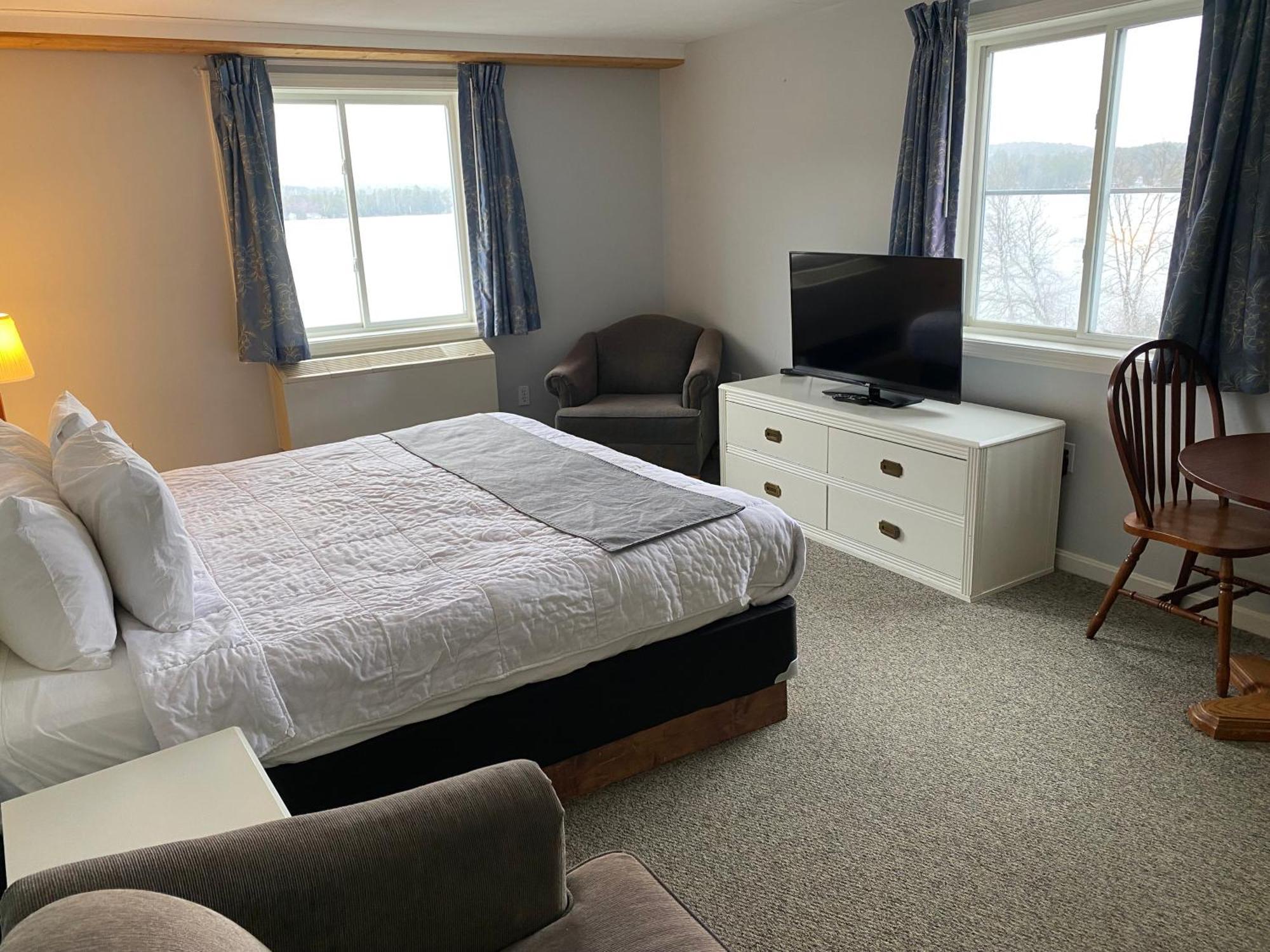 Winnisquam Lake Inn Tilton Esterno foto